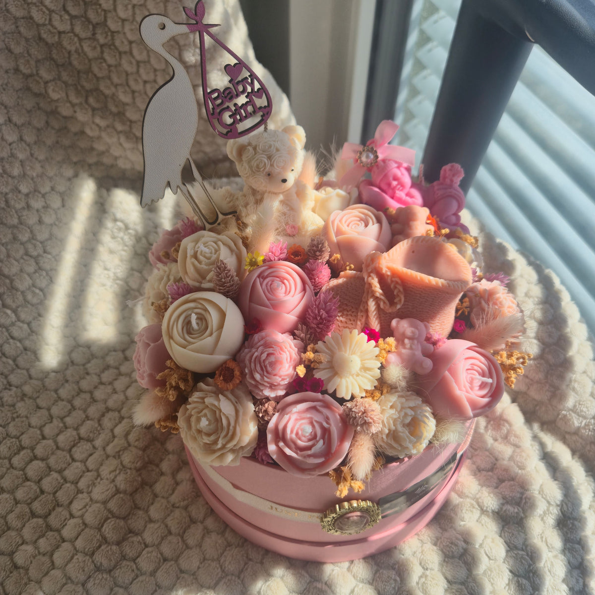 Babybox rosa oder blau - mit süßem Teddy und Babyschuh und Baby als Highlight