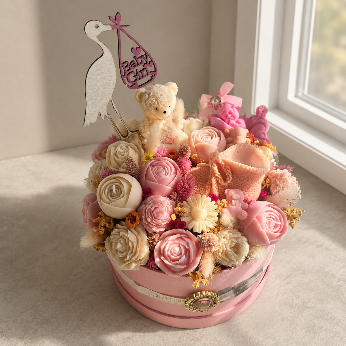 Babybox rosa oder blau - mit süßem Teddy und Babyschuh und Baby als Highlight